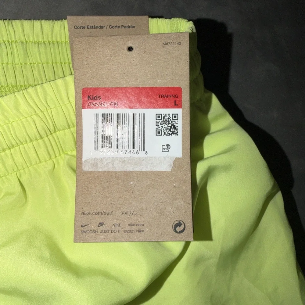 Nike Boys Dri-Fit Standard Fit Shorts Lime Green Sz Large
